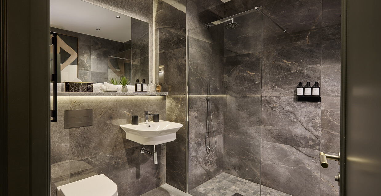 Signature King Bathroom walk in shower Randles Hotel