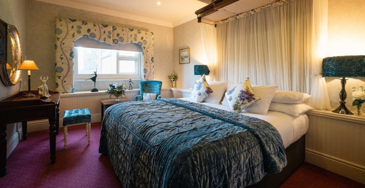 Arbutus Hotel Bedroom