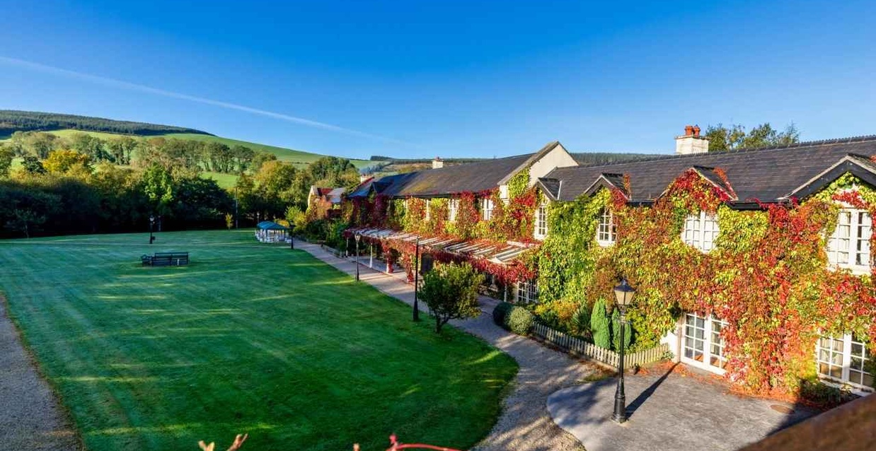 Brook Lodge Macreddin Village Exterior