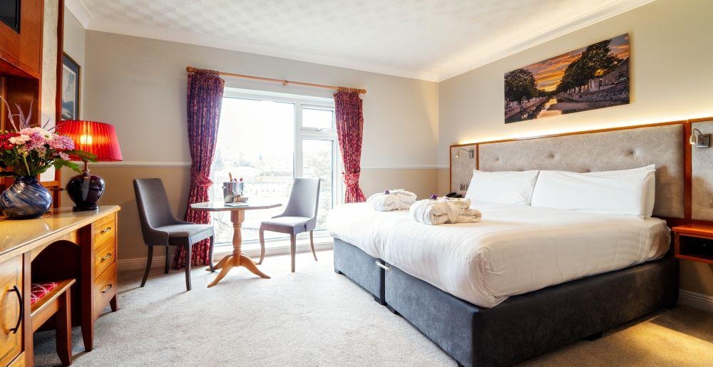 Clew Bay Hotel King Room 4