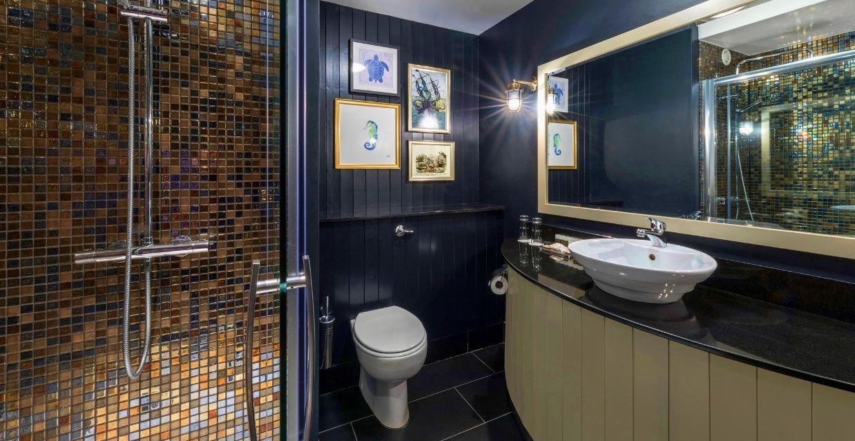 Garryvoe Hotel Bathroom