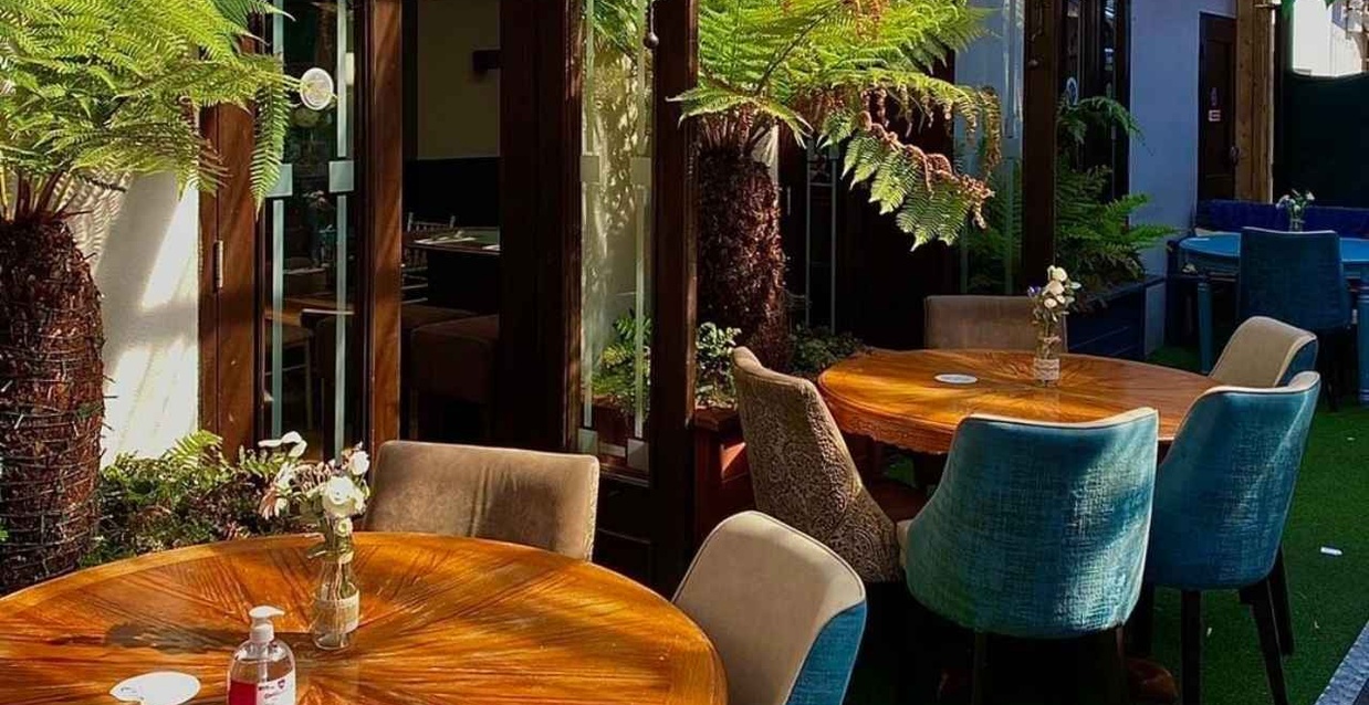 Headfort Arms Hotel Beer Garden