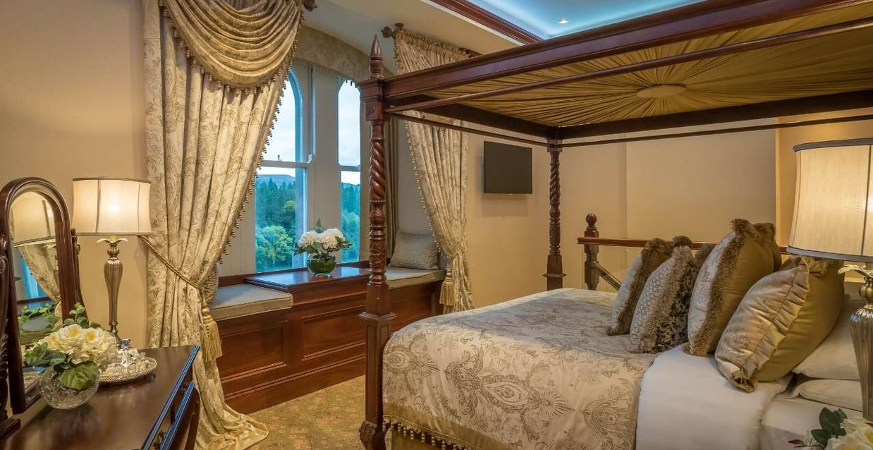 Kilronan Castle Castle Tower Bedroom