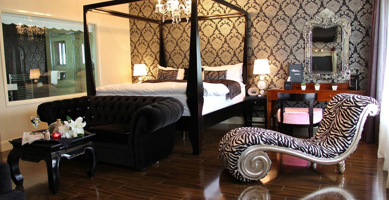 Talbot Noir Bedroom