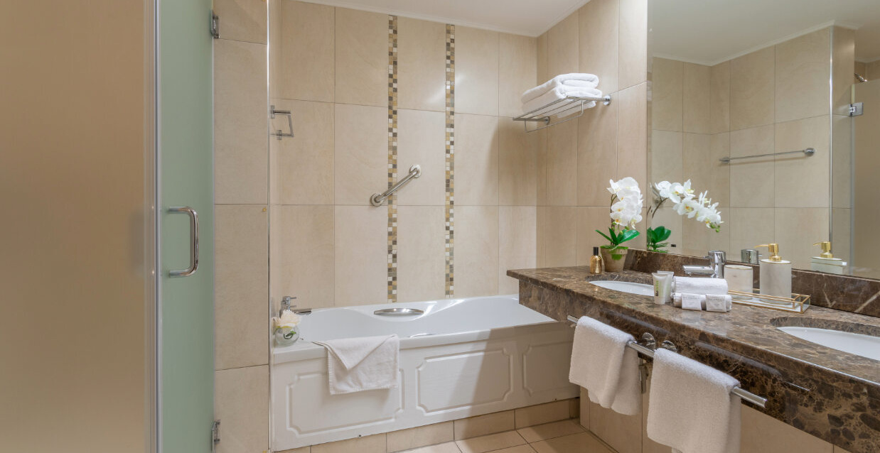 The Ardilaun Hotel Superior Bathroom