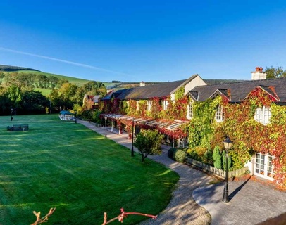 Brook Lodge Macreddin Village Exterior