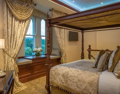 Kilronan Castle Castle Tower Bedroom