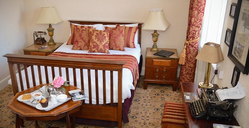 Bush Hotel 02