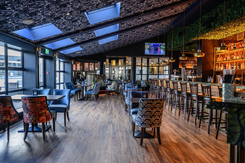 Newtown Park Hotel Bar 5