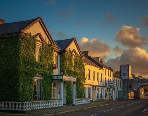 Londonderry Arms Hotel Exterior